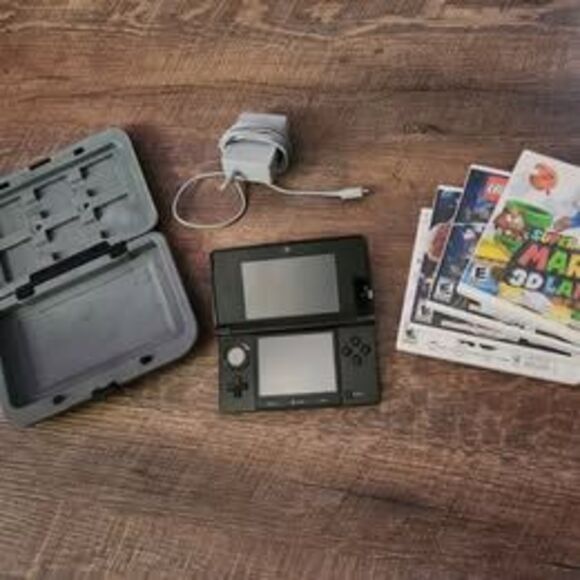 Nintendo Other - Nintendo 3DS with case, charger & 4 games